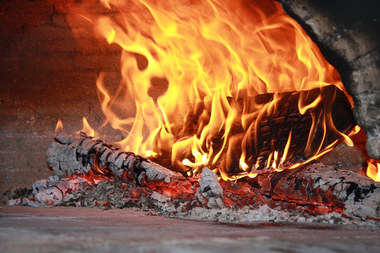 Pizza cuite au feu de bois